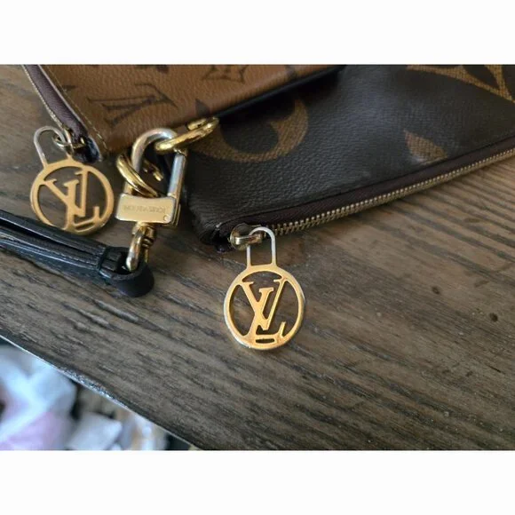 Authentic EUC LV On the Go Reverse Mono Giant Double Pouch Set Wristlet - Picture 4 of 15